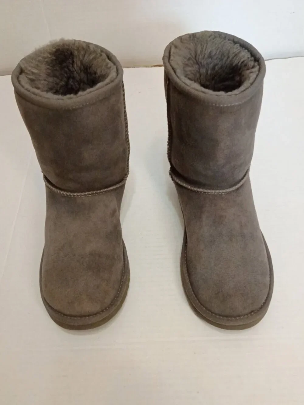 UGG Kids Classic Short Grey Suede Boots Size 6Y Fits Women 8 Style 5251Y